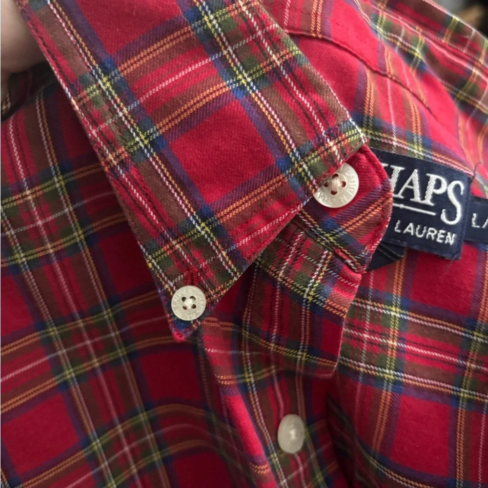 Comfortable Chaps by Ralph Lauren Men's Red and Green Plaid Button Down Shirt - Picture 4 of 9